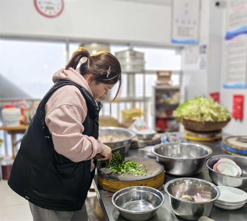 邹燕(1).jpg 邹燕(1).jpg