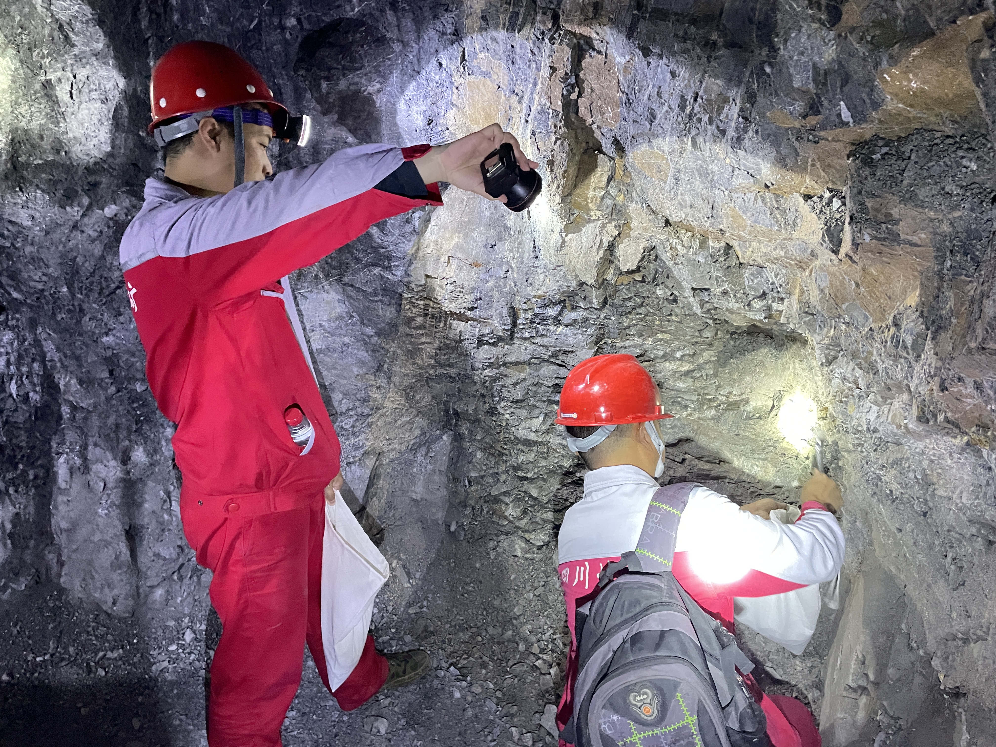 矿产勘查-金阳哈觉铅锌磷矿勘探老硐编录2.jpg