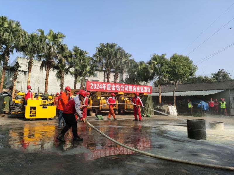 4-2消防水泵灭火演练.jpg