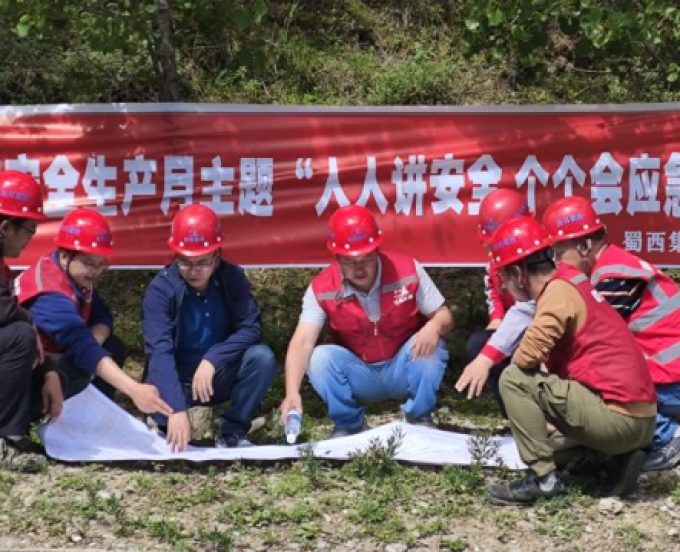 副队长李德华带队检查炉霍到道孚八美高速公路K0—K35标段勘察项目