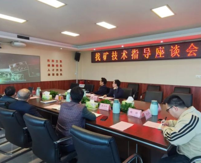 中国工程院院士多吉到三大队指导工作