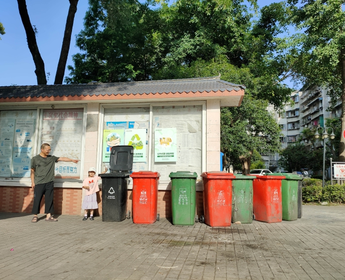三大队组织开展城市生活垃圾分类宣传活动