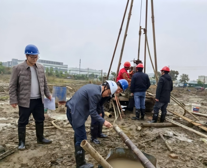 肖华赴四川商业航天先进制造产业基地项目（A地块） 岩土工程详细勘察现场开展安全检查